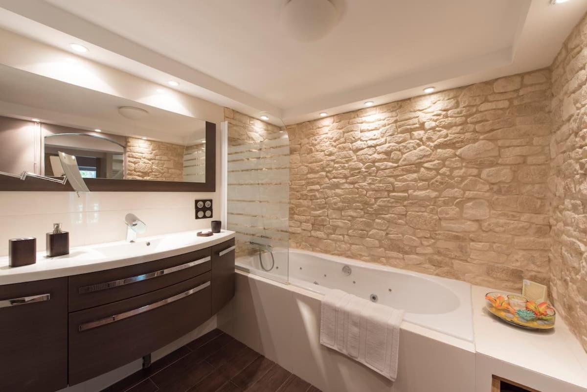 Clot De Felines Chambre Spacieuse Hotell Entrevaux Exteriör bild