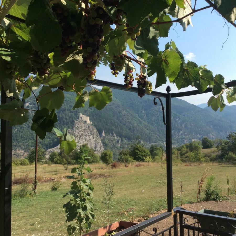 Clot De Felines Chambre Spacieuse Hotell Entrevaux Exteriör bild